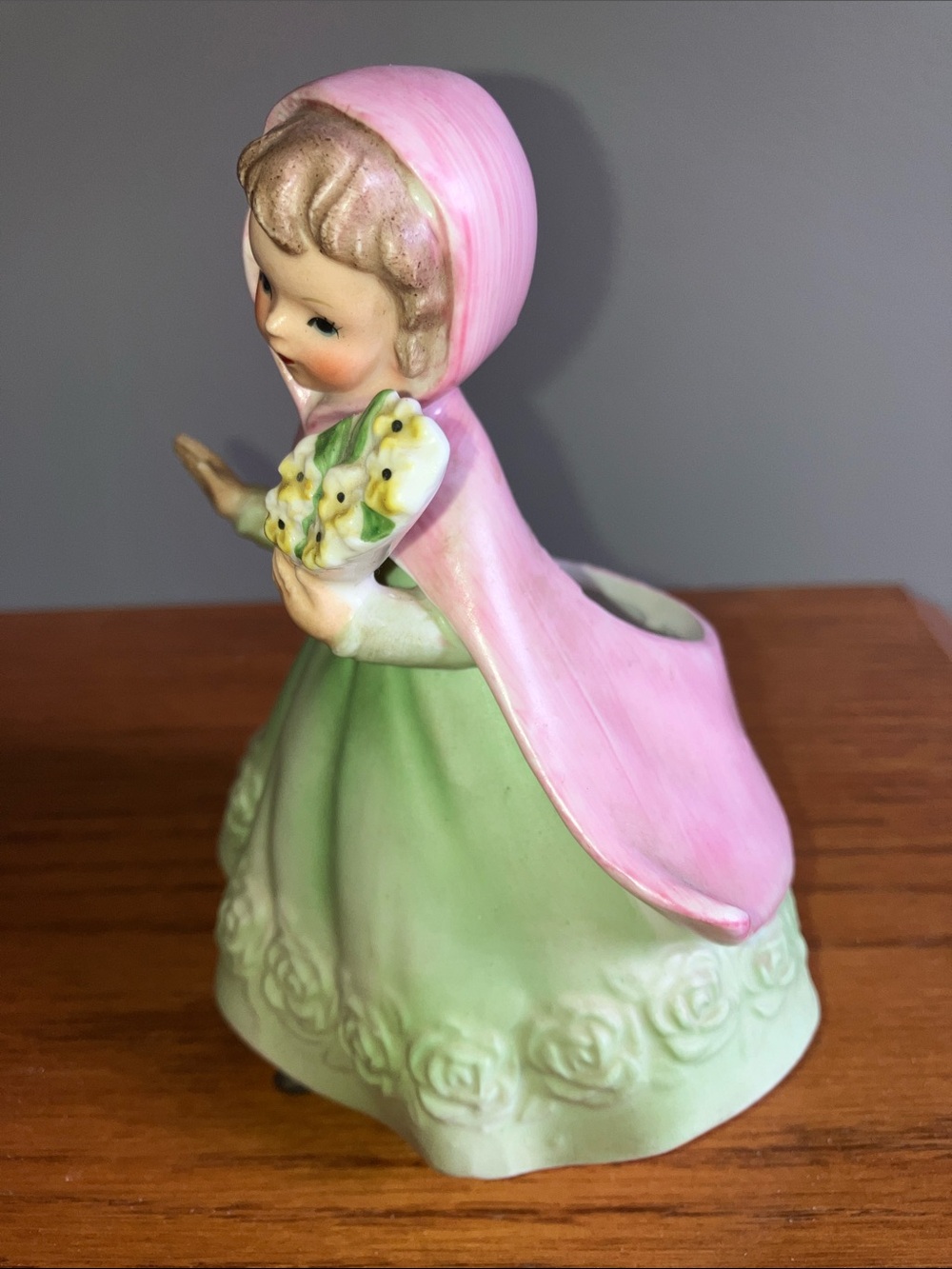 Vintage girl figurine vase planter green w pink cape holding flower bouquet EUC